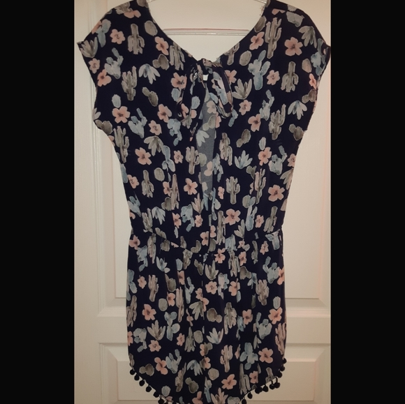 Romper with opened back - Picture 2 of 2